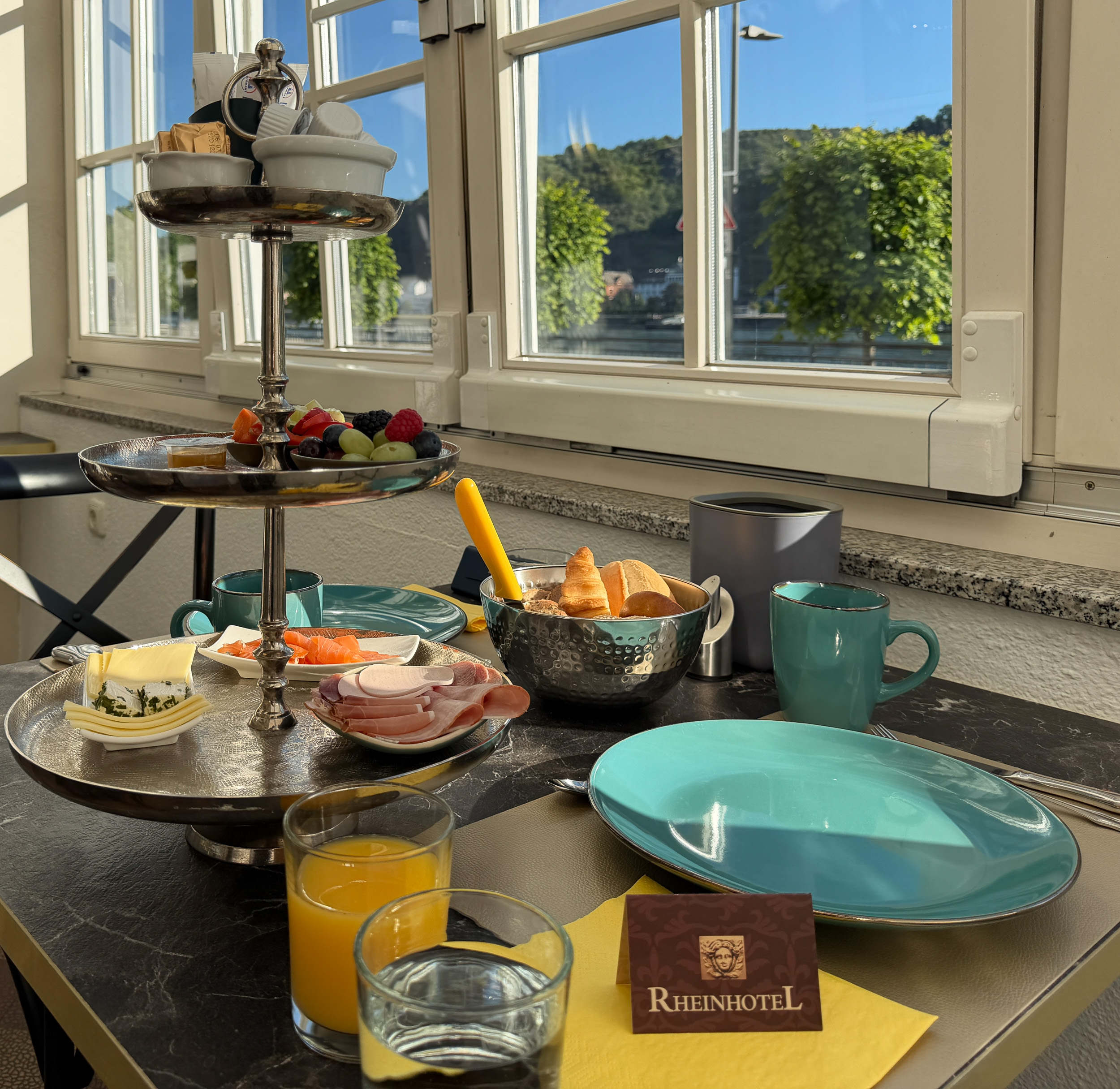 Frühstück im Rheinhotel, Bild 1