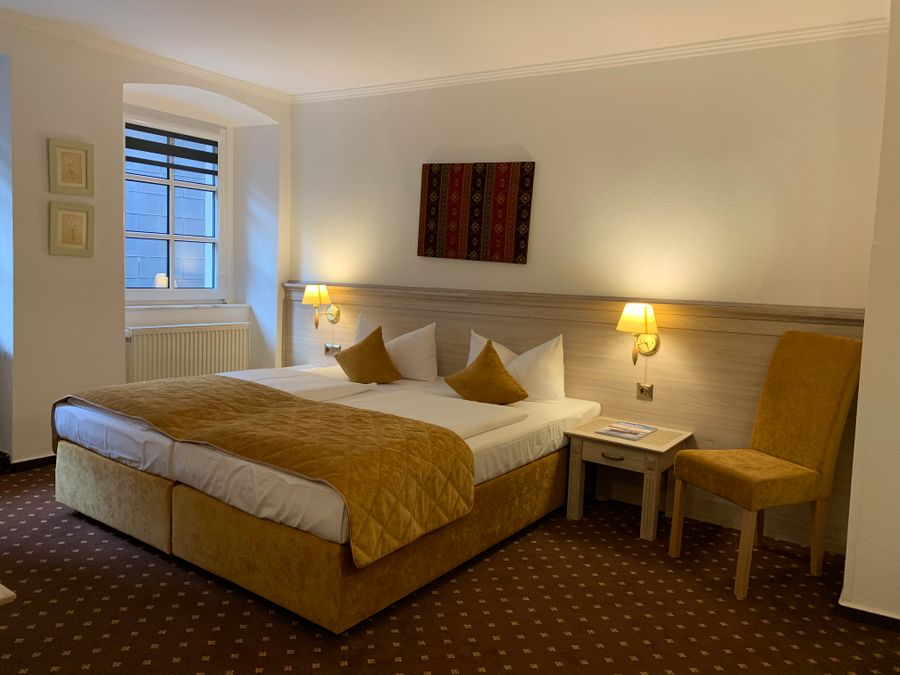 Doppelzimmer zum Hinterhof